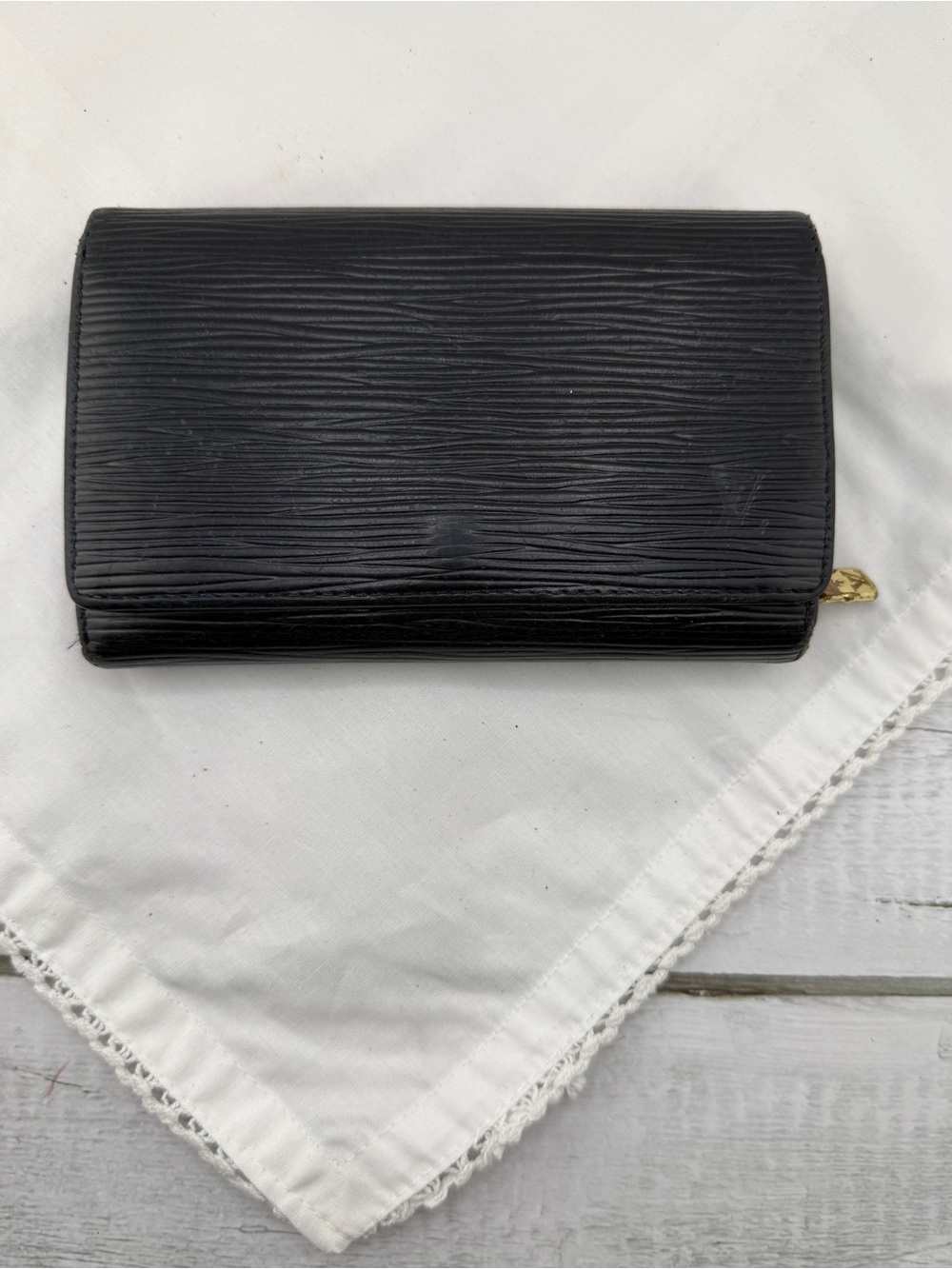 AUTHENTIC Louis Vuitton Epi Porte Monnaie Billets Tresor Bifold Wallet.Black